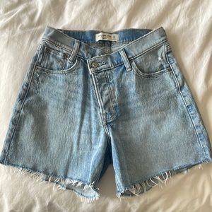 NWOT Abercrombie High Rise Dad Short